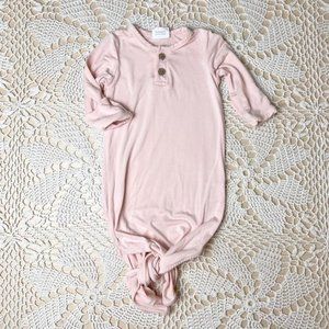 Will & Charlie Baby Girl 0-3 Months Peony Pink Bamboo Knot Gown Sleeper